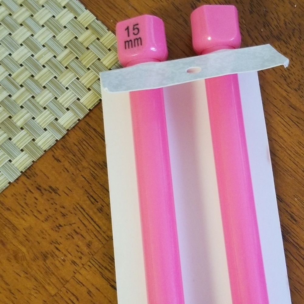 Knitting Needles 15mm pink plastic - Picture 2 of 3